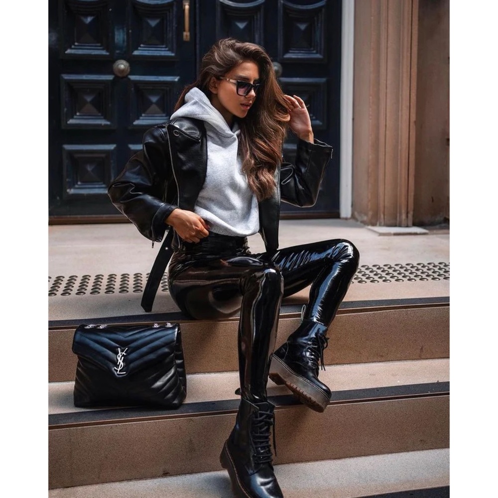 COMMANDO Perfect Control Patent Leather Legging in Black
SIZE MEDIUM